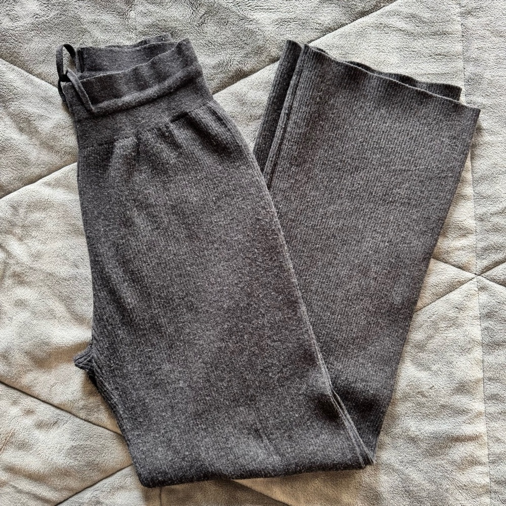 uniqlo | ribbed lounge pants (charcoal)